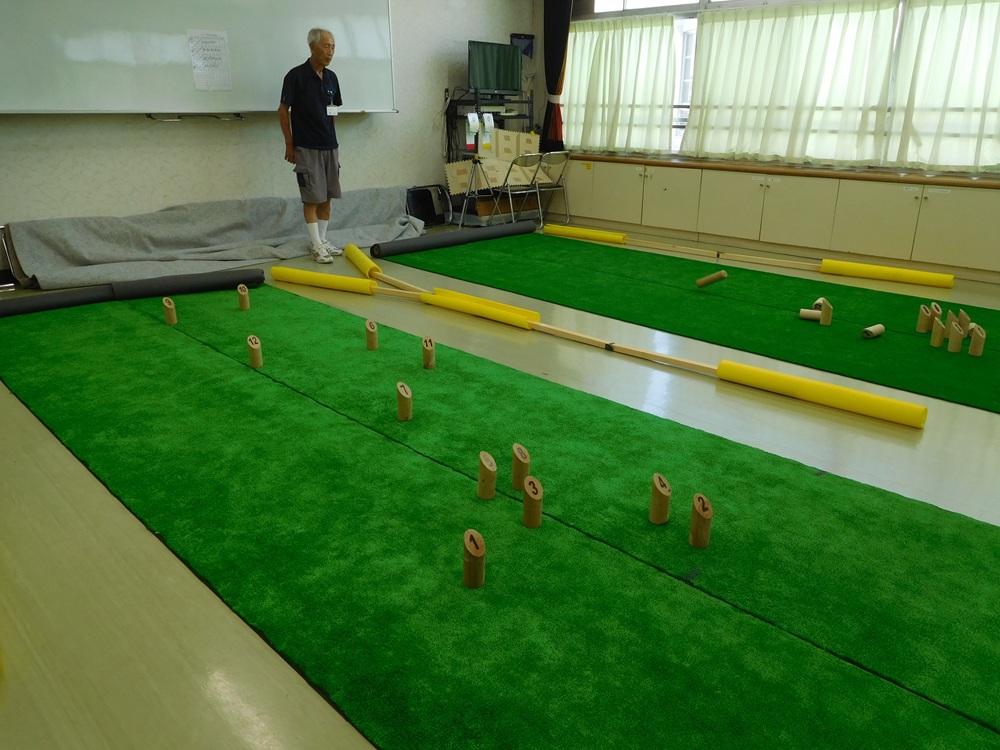 スウェーデン発祥のスポーツ「モルック」の土台と道具
